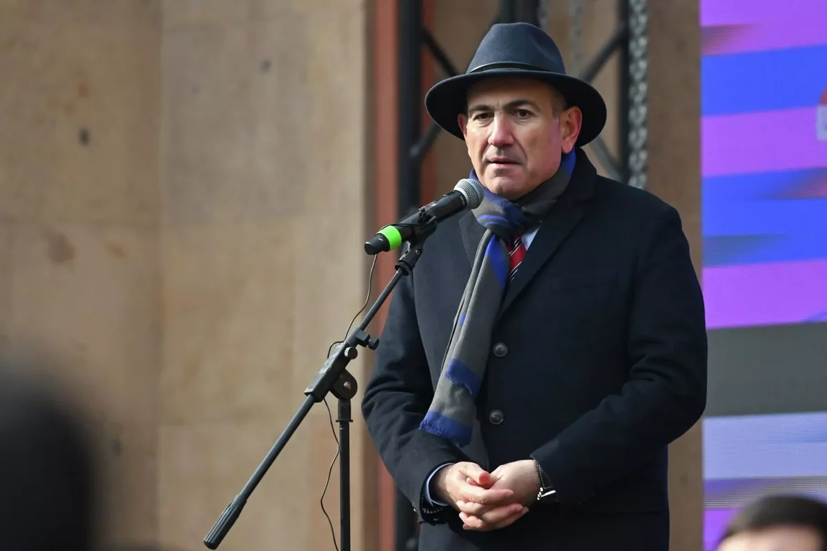 Paşinyan: Bəzi qüvvələrin kilsədən dövlətə qarşı istifadə cəhdlərinə imkan verməyəcəyik - YENİLƏNİB