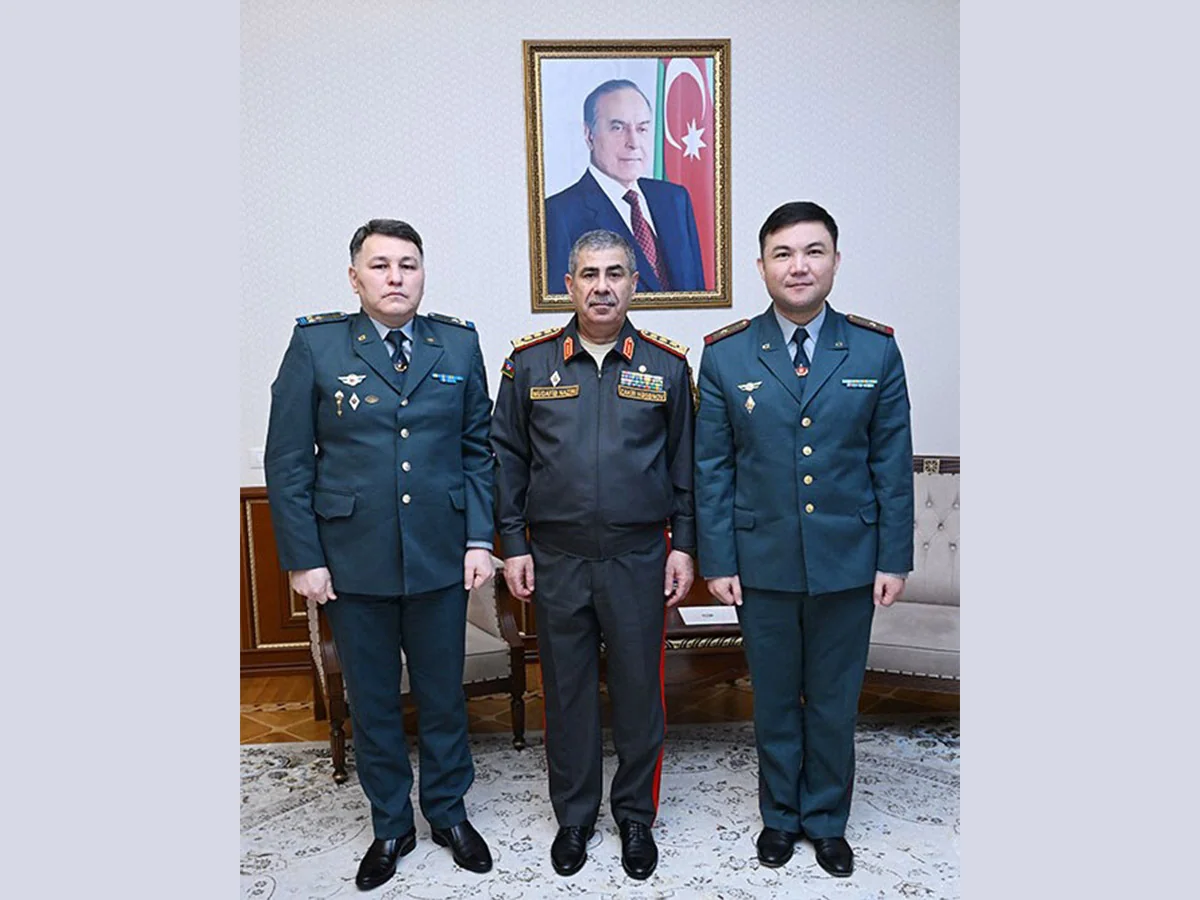 Zakir Həsənov Qazaxıstanın yeni hərbi attaşesini qəbul edib