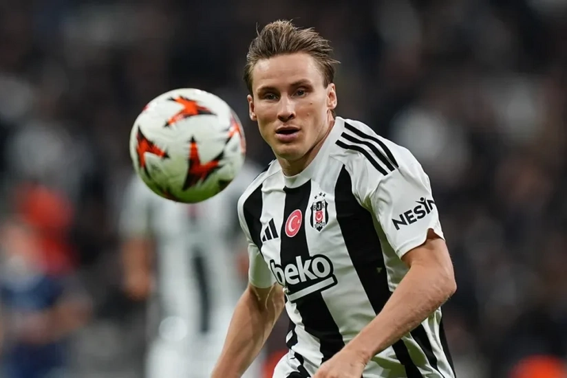 Norveçli futbolçu Beşiktaşdan ayrılıb
