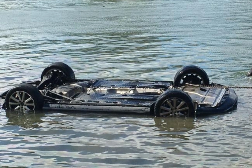 В Бейлагане автомобиль упал в канал, есть пострадавшие