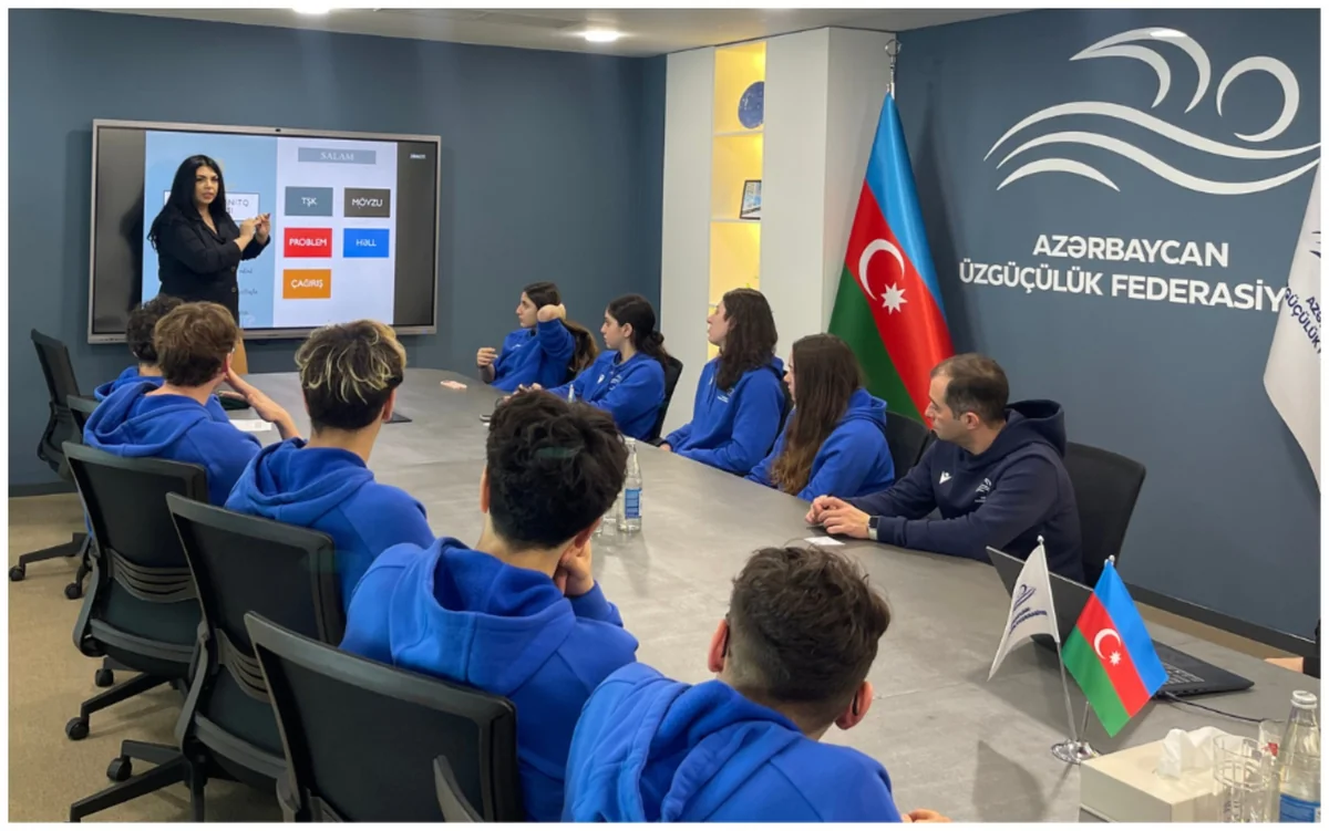 Üzgüçülük üzrə Azərbaycan millisinin üzvlərinə seminar keçirilib