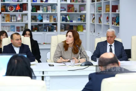 QHT-lər və alimlər Azərbaycan dilinin təmizliyi mövzusunda müzakirə aparıblar