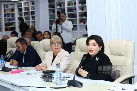 QHT-lər və alimlər Azərbaycan dilinin təmizliyi mövzusunda müzakirə aparıblar