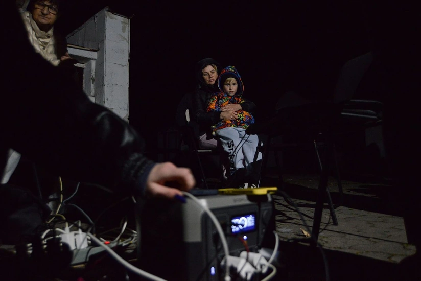 Российские атаки оставили без электричества полмиллиона киевлян