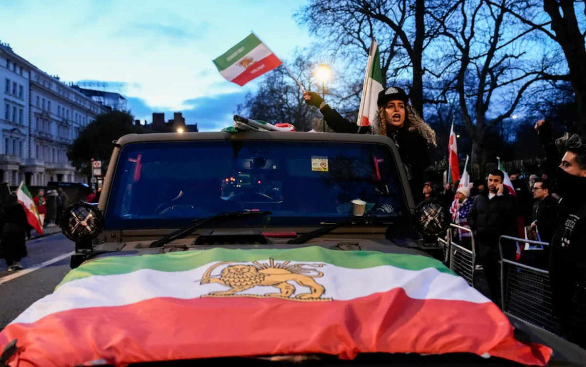 Protester puts pre-Islamic revolution Iran flag on London embassy