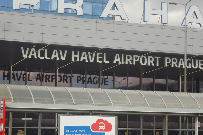 AZAL-ın bələdçisi: Praqa aeroportunda sərnişin agentə yumruq-təpiklə hücum etdi