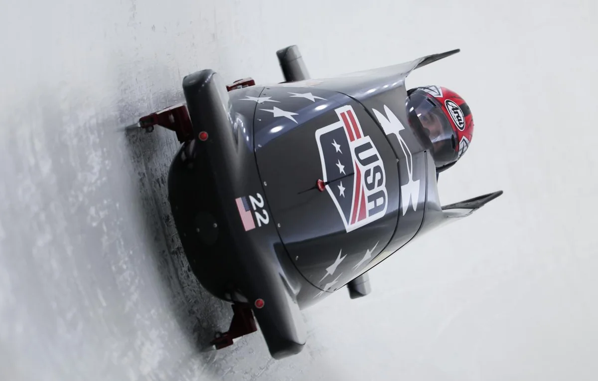 Üç amerikalı İsveçrədə keçirilən Dünya Kuboku mərhələsində bobsleydən yıxılıb