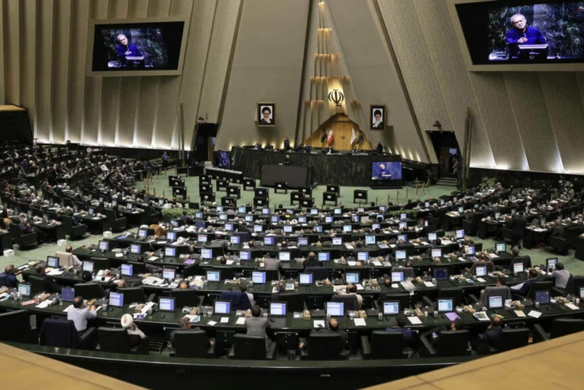 На фоне протестов в Иране началось экстренное заседание парламента