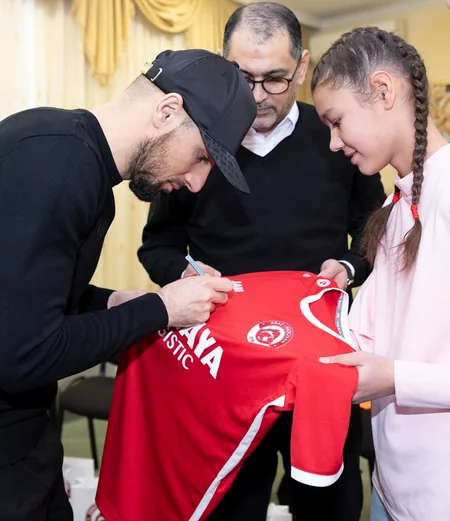 Araz-Naxçıvan rəhbərliyi və futbolçuları 1 saylı Uşaq evini ziyarət ediblər
