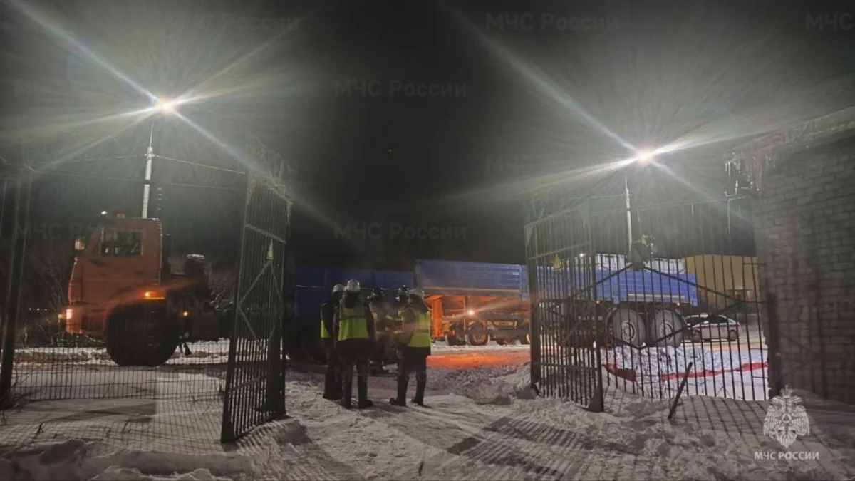 Rusiyanın Murmansk vilayətindəki neft bazasında 80 ton benzin dağılıb