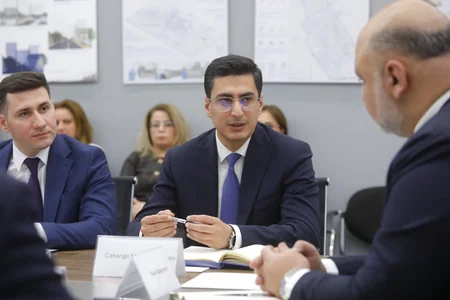 Riad Qasımov: Paytaxtın memarlıq mühitinin keyfiyyətinin yüksəldilməsi əsas prioritet olaraq qalacaq