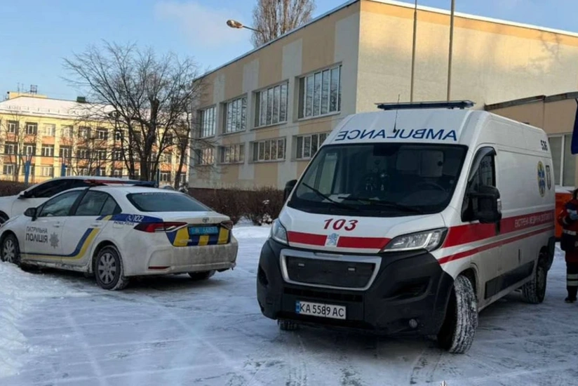 Kiyevdə məktəbli müəlliminə və sinif yoldaşına bıçaqla hücum edib