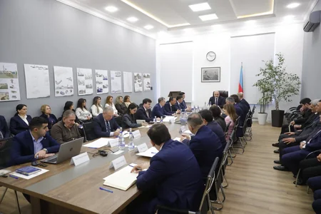 Riad Qasımov: Paytaxtın memarlıq mühitinin keyfiyyətinin yüksəldilməsi əsas prioritet olaraq qalacaq