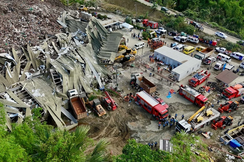 На Филиппинах из-за схода оползня на свалке погибли восемь человек