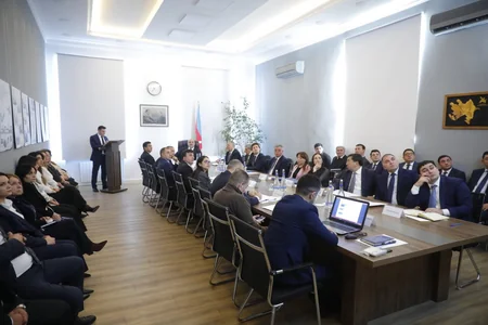 Riad Qasımov: Paytaxtın memarlıq mühitinin keyfiyyətinin yüksəldilməsi əsas prioritet olaraq qalacaq