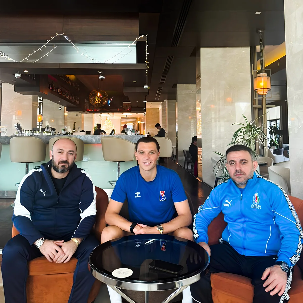 Ayxan Abbasov Azərbaycan millisinin futbolçusunun hazırkı durumu ilə maraqlanıb