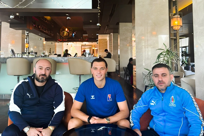 Ayxan Abbasov Azərbaycan millisinin futbolçusunun hazırkı durumu ilə maraqlanıb