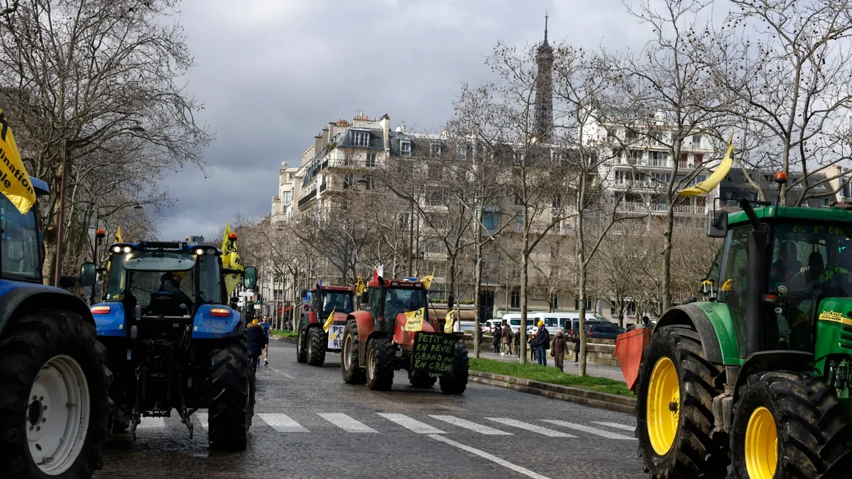 Fransada fermerlər yenidən etiraz aksiyası keçiriblər
