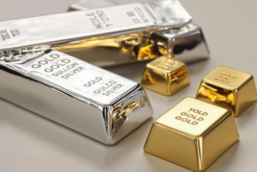 Цены на золото и серебро снизились после роста до рекордного значения днем ранее