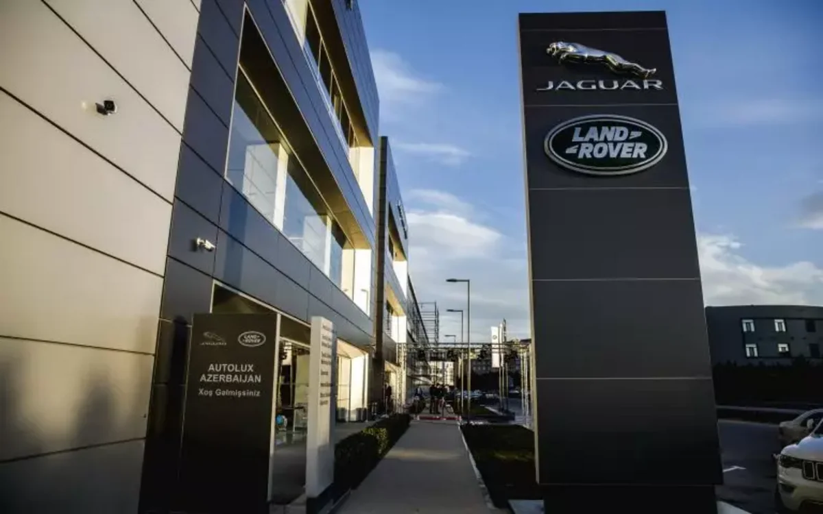 Официальный дистрибьютор Land Rover в Азербайджане резко сократил свой уставный капитал