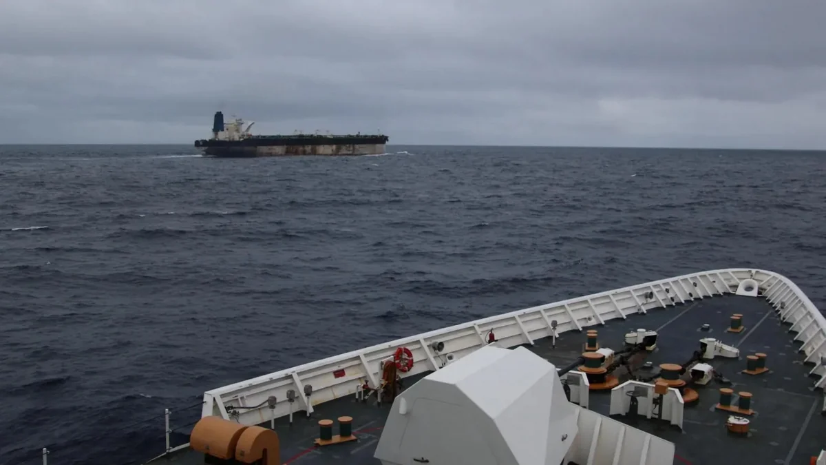 Britaniya kölgə donanmasına aid tankerləri ələ keçirmək üçün XTQ-yə təlim keçir