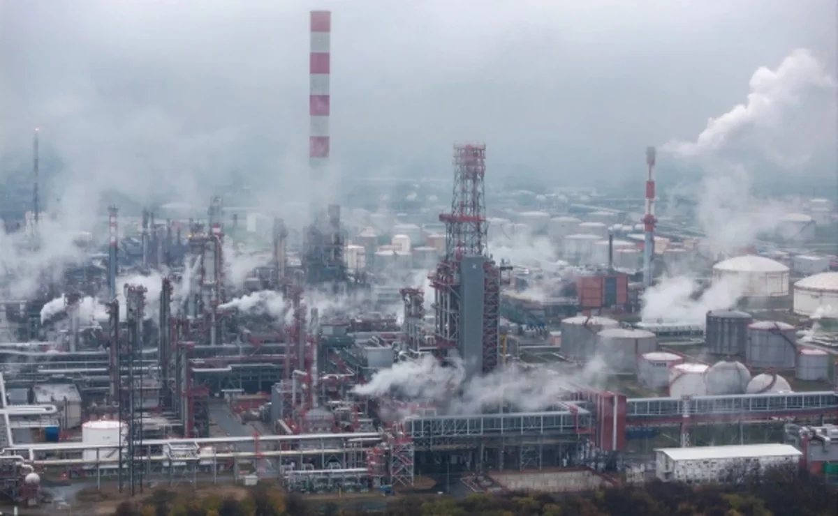 Serbia, Hungary aim to finalize NIS ownership deal by week's end
