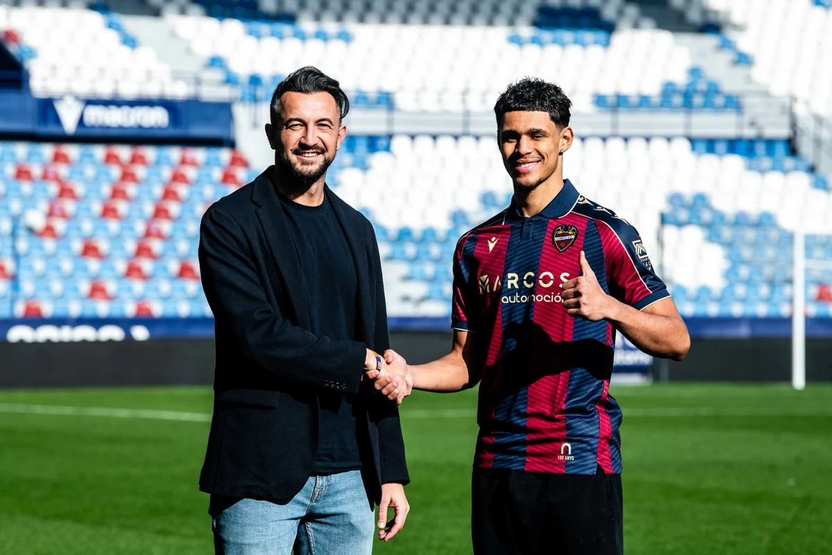Levante Fransa klubunun yarımmüdafiəçisini icarəyə götürüb