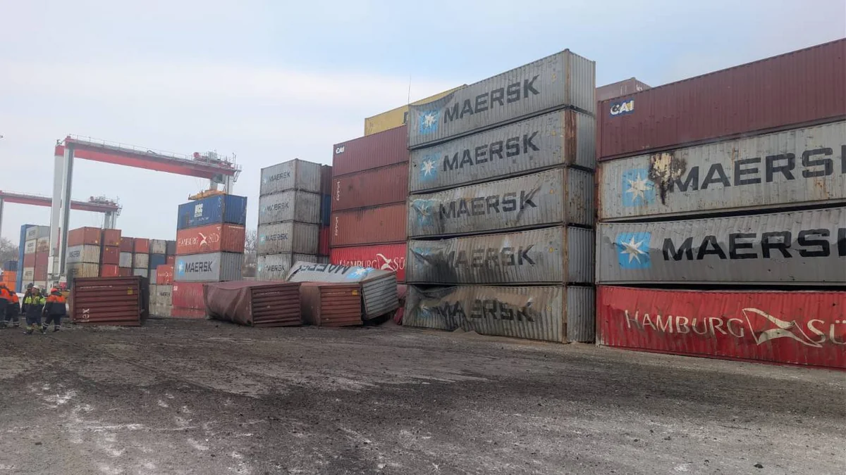 Rusiya Ukraynanın Çernomorsk limanına hücum edib: gəmi zədələnib, ekipaj üzvü yaralanıb