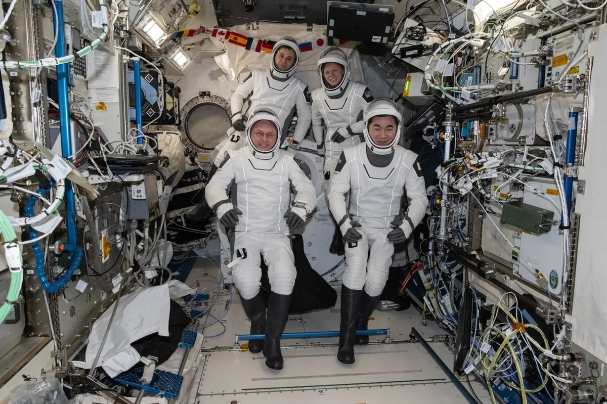 SpaceX успешно вернул на Землю команду с одним из заболевших астронавтов