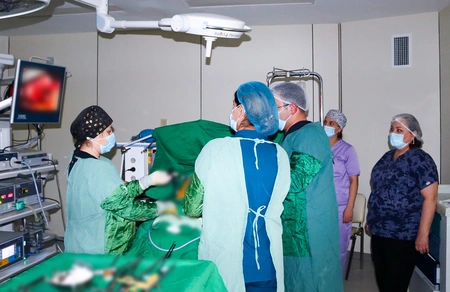 TƏBİB расширяет применение высокотехнологичных хирургических услуг в региональных больницах