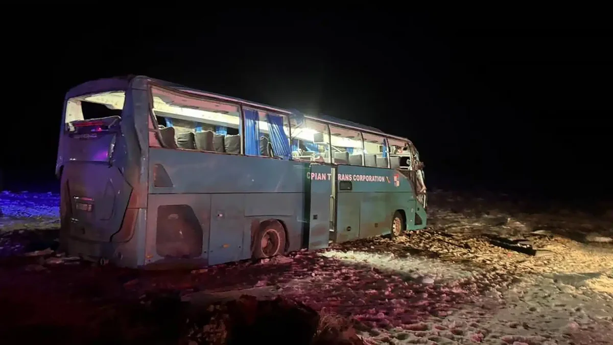 В Казахстане перевернулся автобус, есть погибшие