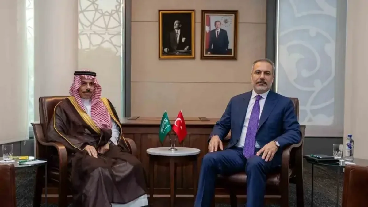 Hakan Fidan səudiyyəli həmkarı ilə regional gərginlikləri müzakirə edib