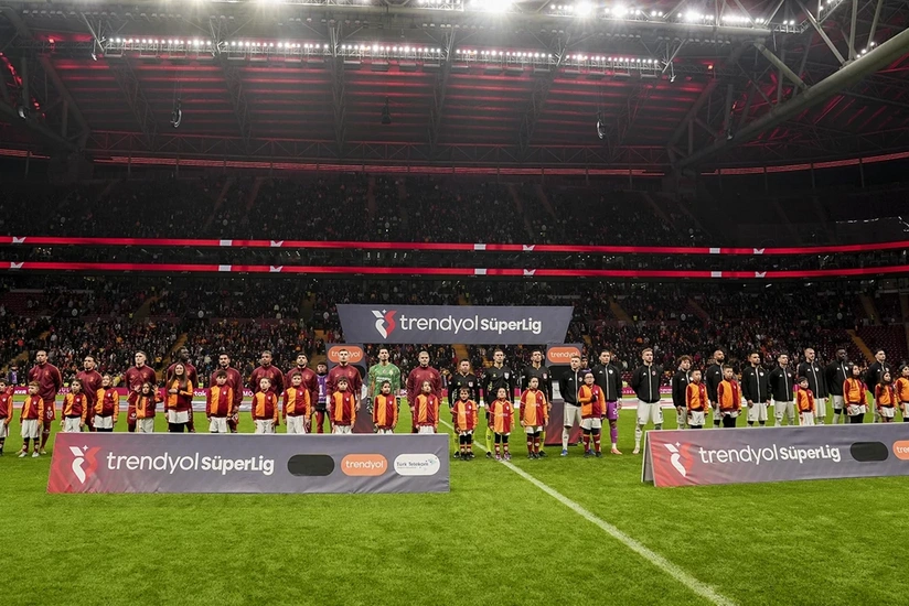 Qalatasaray azarkeşləri rəhbərliyi istefaya çağırıb