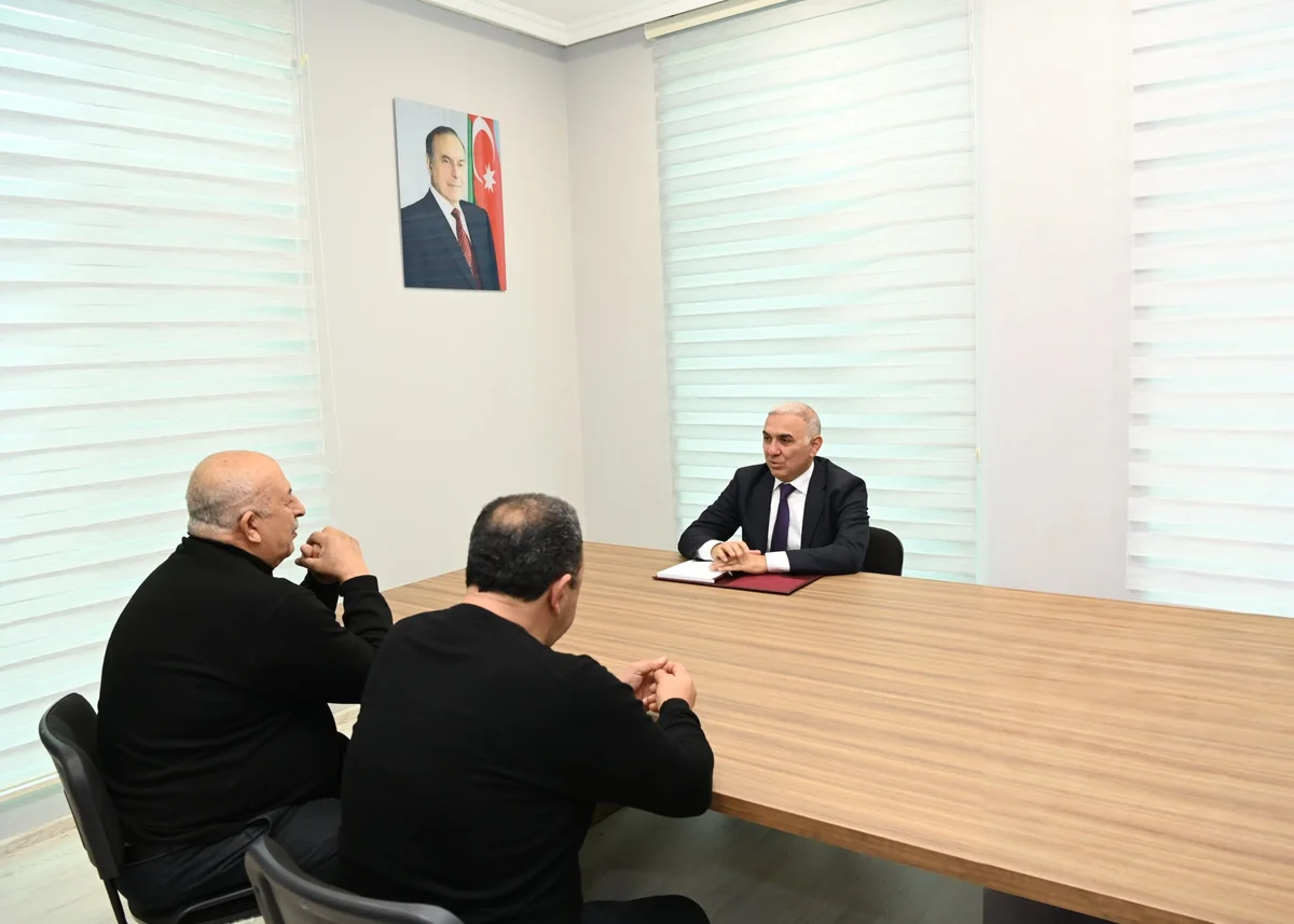 Vüqar Əhmədov Hacıqabul və Şirvandan olan vətəndaşları qəbul edib