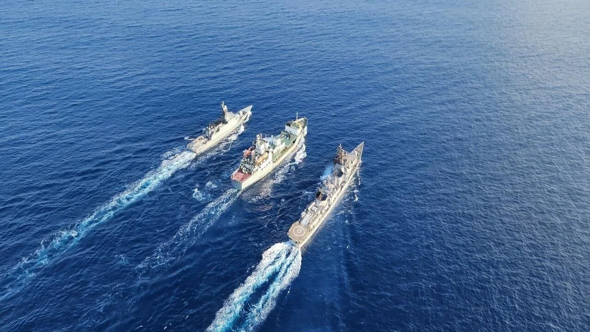Силы самообороны Японии обнаружили разведывательный корабль РФ вблизи Окинавы