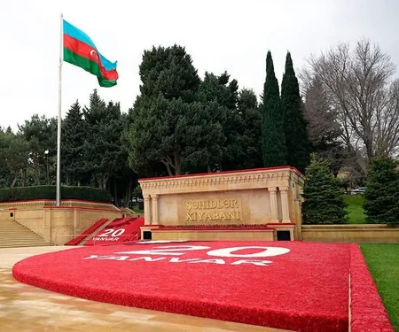 Ailə, Qadın və Uşaq Problemləri üzrə Dövlət Komitəsinin kollektivi Şəhidlər xiyabanını ziyarət edib