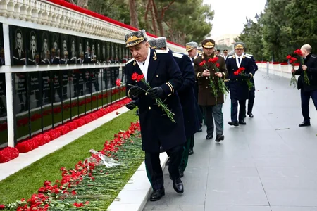 Prokurorluq əməkdaşları Şəhidlər xiyabanını ziyarət edib