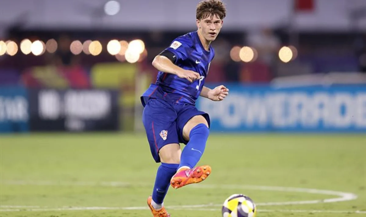 İnter 18 yaşlı futbolçunu heyətinə qatır