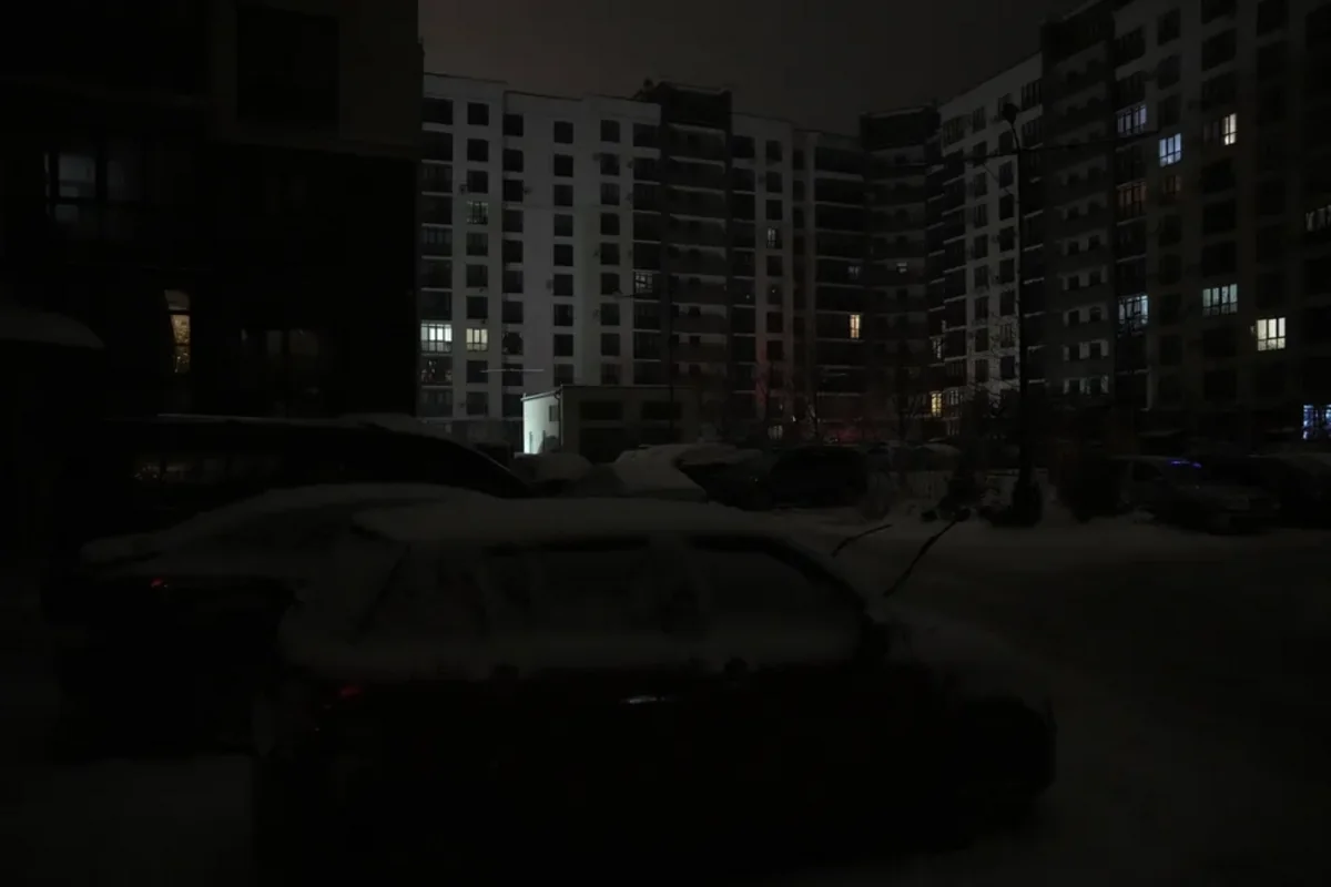 Russia shells Kyiv, leaving several thousand homes without heat, water