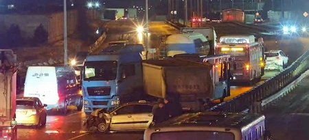 На Ясамале затруднено движение транспорта