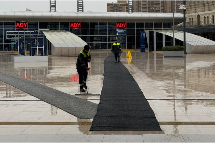АЖД: Несмотря на непогоду, поезда курсируют по расписанию