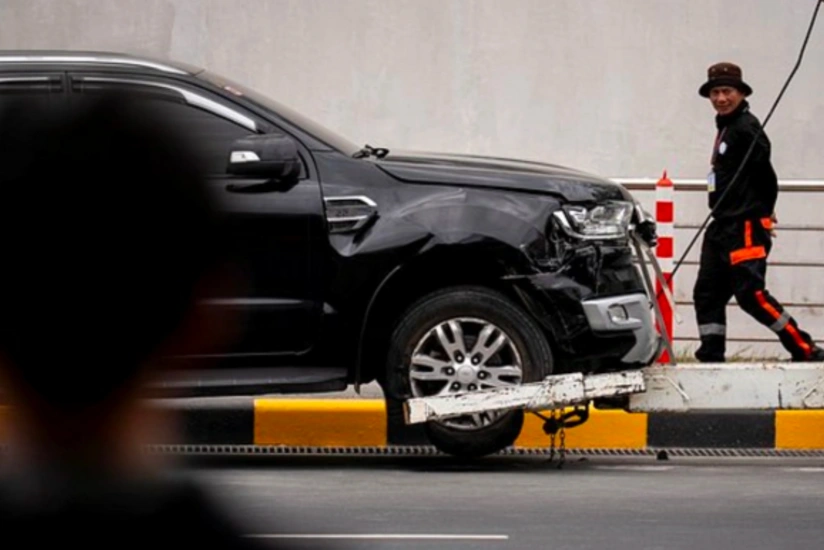 Автомобиль врезался во въезд аэропорта Детройта, пострадали 6 человек