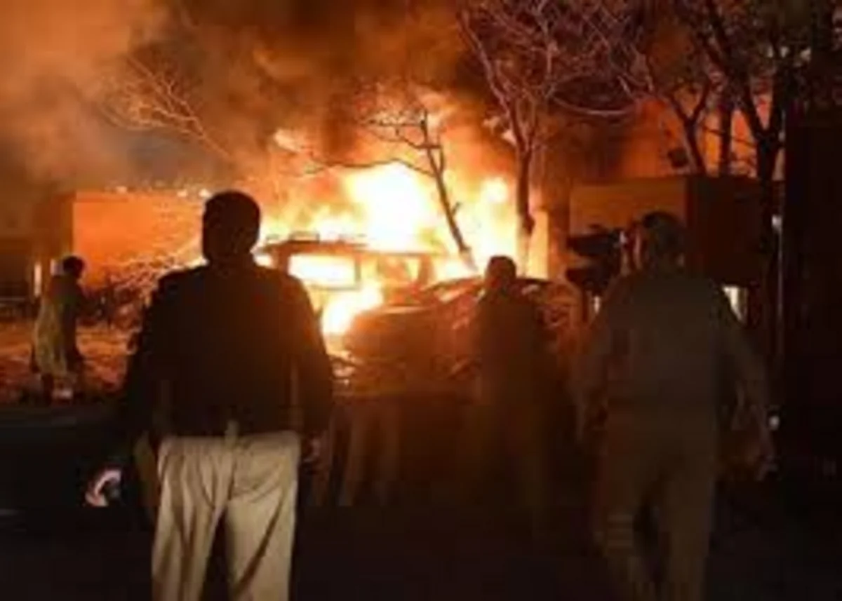 Pakistanda hotel yanıb, ölənlər var