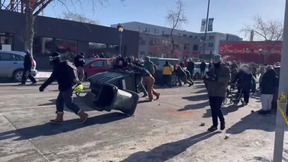 ABŞ demokratları atışma qalmaqalları ilə bağlı hökuməti yeni şatdaunla hədələyir