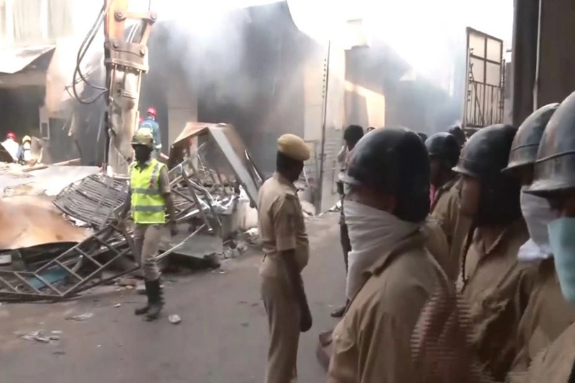 При пожаре на юге Индии погибли не менее пяти человек