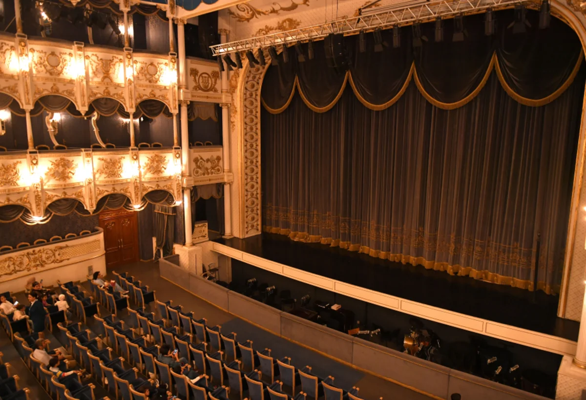 Dövlət teatrlarında bədii rəhbər və baş rejissor vəzifələri ləğv edilib