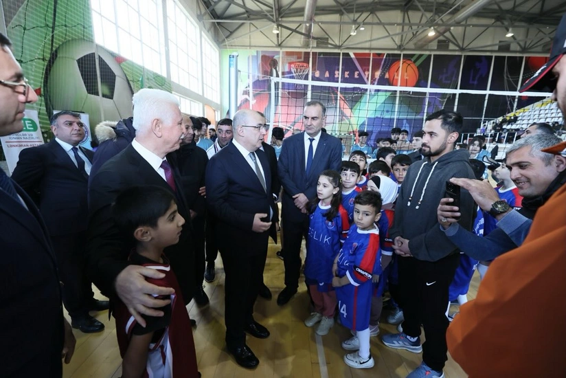 Şahin Bağırov Cəlilabadda yeniyetmə voleybolçular və məşqçilərlə görüşüb