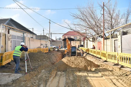 Bakıda 7 küçədə üzərində evlər tikilən su-kanalizasiya xətlərinin yeri dəyişdirilir