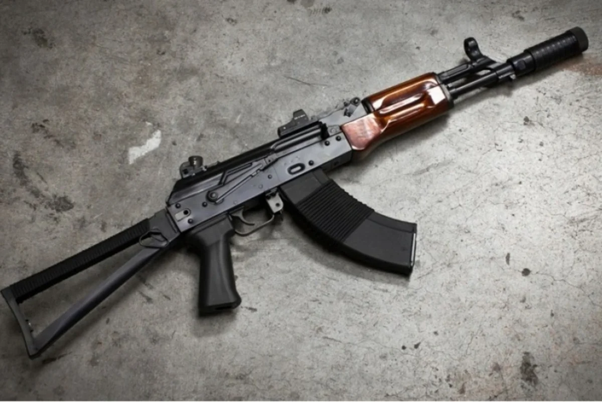 Məhkumun Bərdədə evində gizlətdiyi avtomat silahı aşkarlanıb