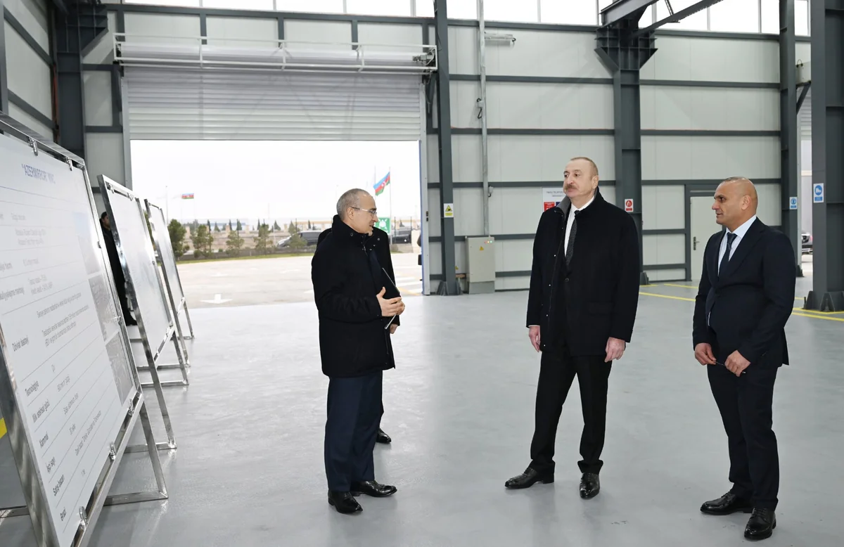 İlham Əliyev Sumqayıt Sənaye Parkında güzgü vərəqələrin istehsalı zavodunun açılışında iştirak edib